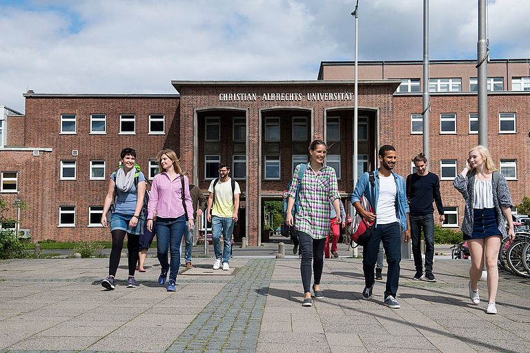 Die CAU Kiel hat eine Sharing Community, um Ressourcen und Emissionen zu sparen. Hier können Studierende sicher miteinander teilen.